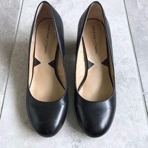 Adrienne Vittadini black leather pumps